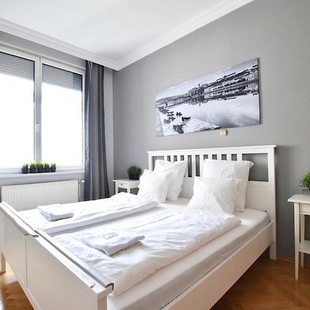 Standerd Apartment By Hi5 - Lovag Family Suites Будапешт Екстер'єр фото