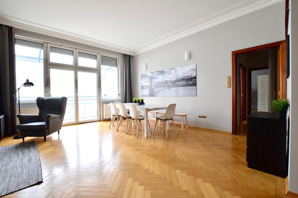 Standerd Apartment By Hi5 - Lovag Family Suites Будапешт Екстер'єр фото